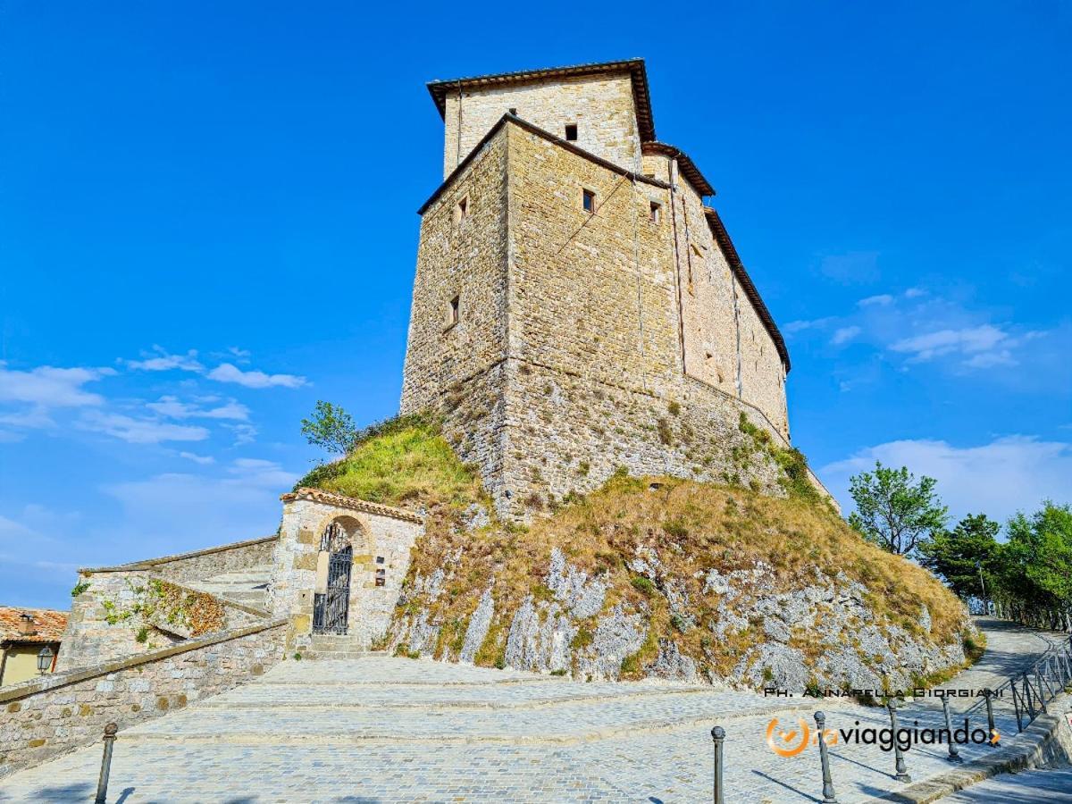 Locanda Del Castello Frontone Екстериор снимка