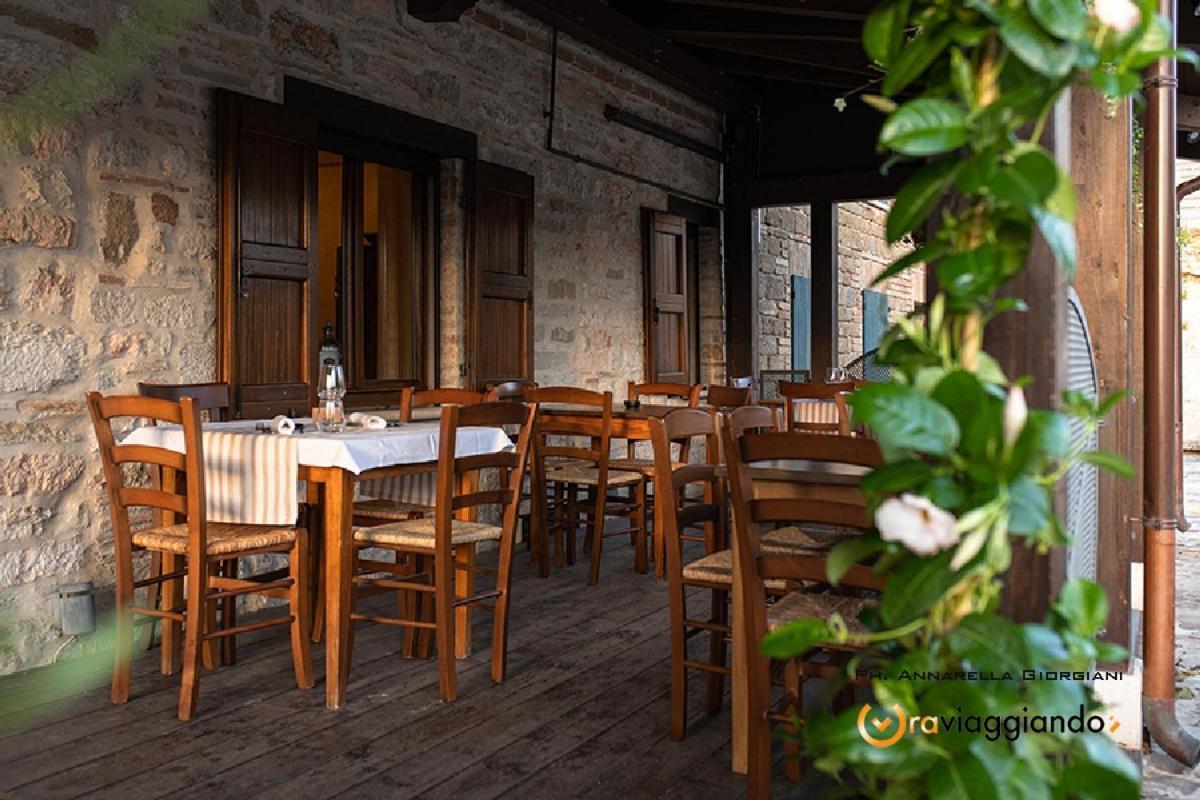 Locanda Del Castello Frontone Екстериор снимка