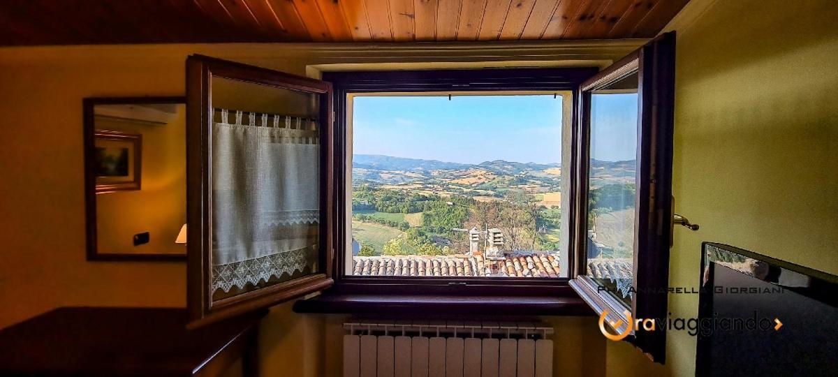 Locanda Del Castello Frontone Екстериор снимка